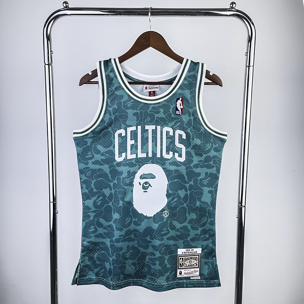 Regata Mitchell & Ness x BAPE - Boston Celtics - Rei da Pelada