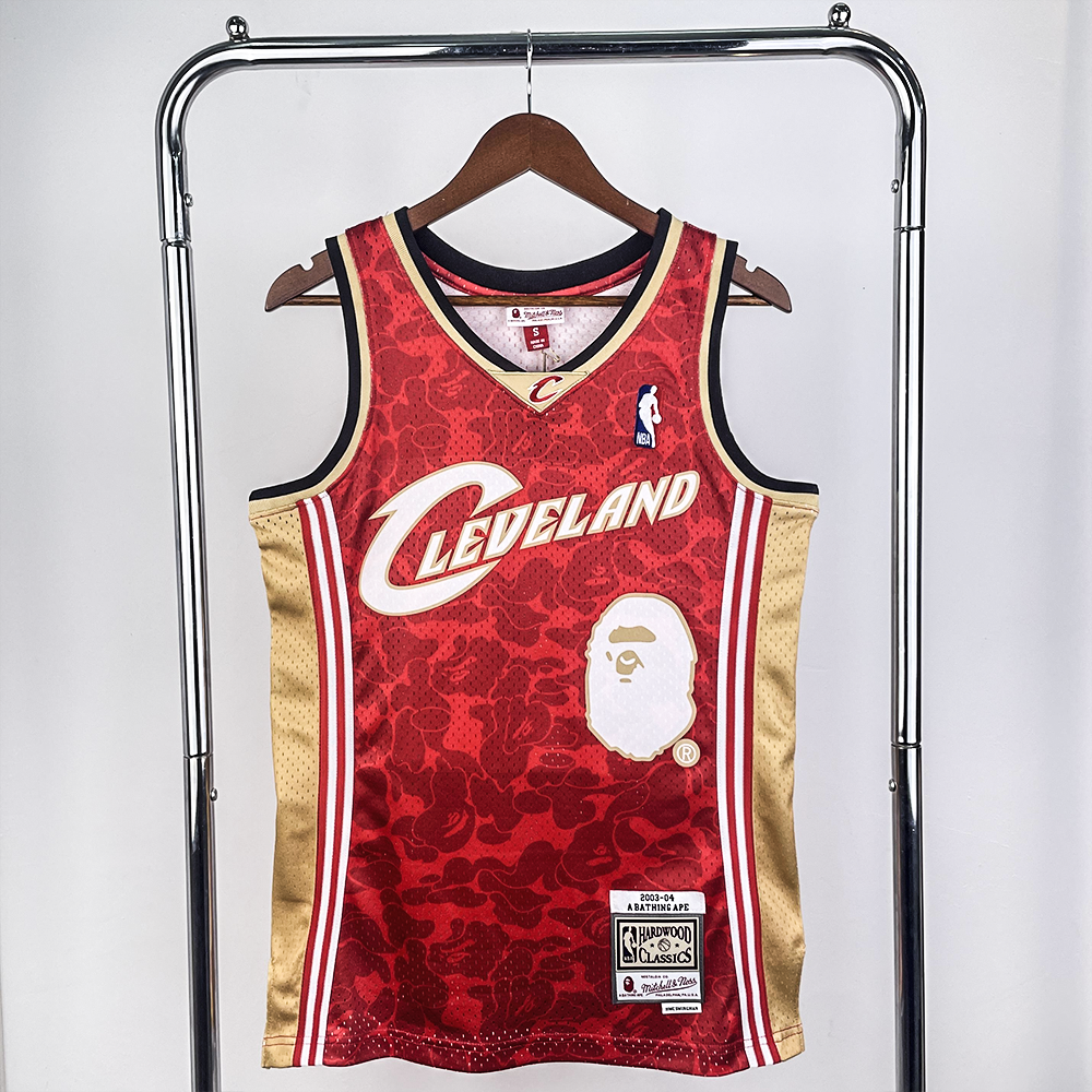 Regata Mitchell & Ness x BAPE - Cleveland - Rei da Pelada